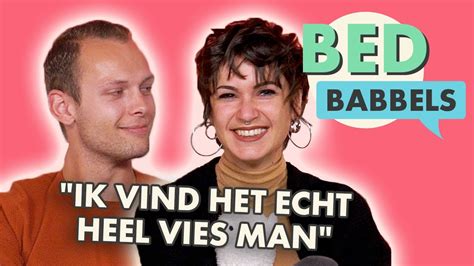 op zoek naar trio|Vrouwen delen hun ervaring met een trio: Stuntelig en rommelig